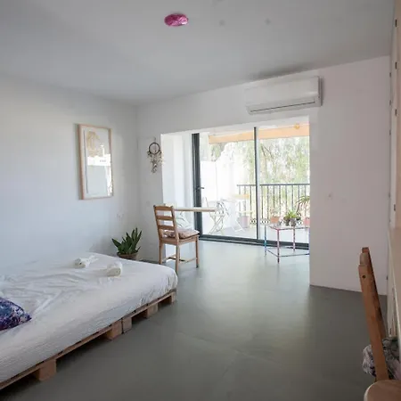 Apartment Centric And Quiet Beachview-studio